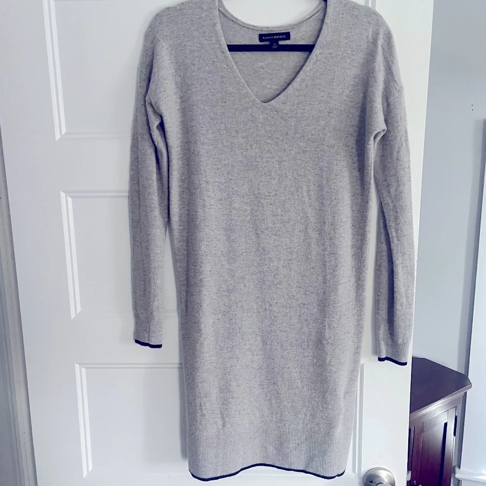 Wool long sleeve dress! Classic gray with black detailing.
Mint condition! - Picture 1 of 3